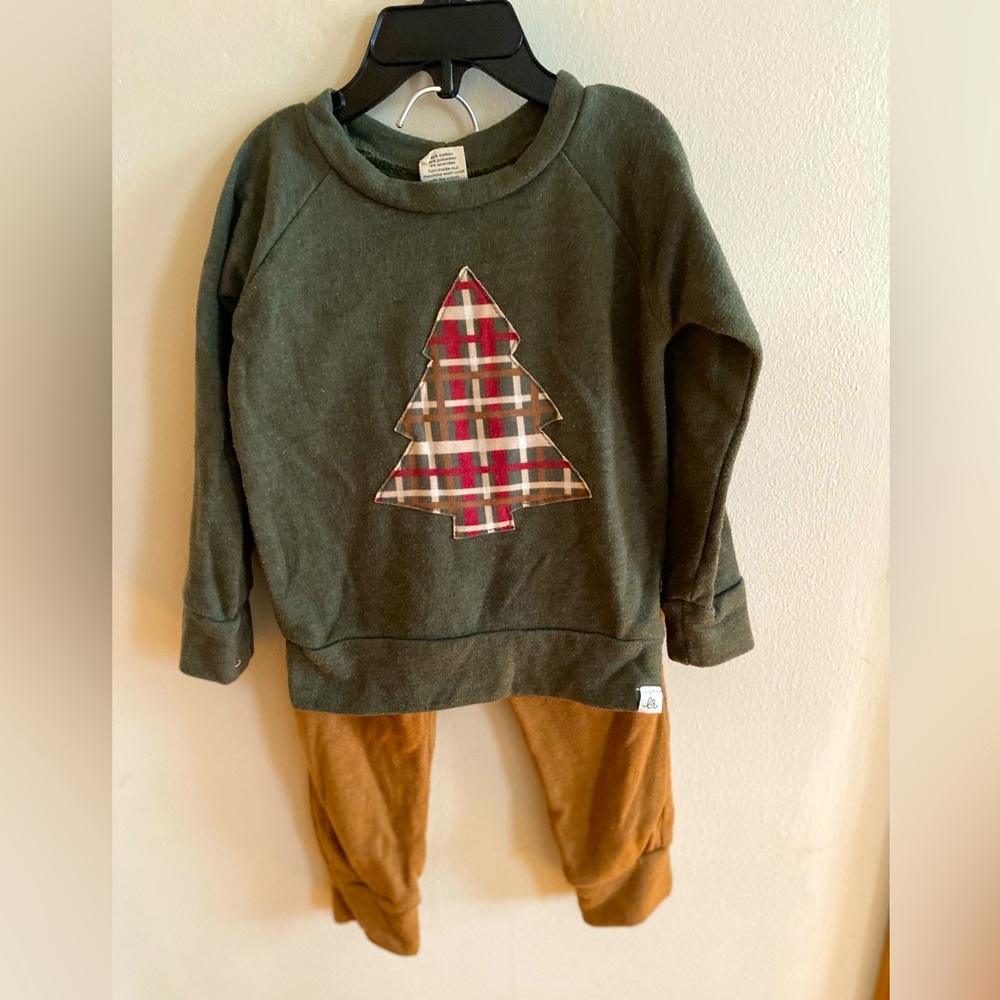 Lulu & Roo Holiday outfit
